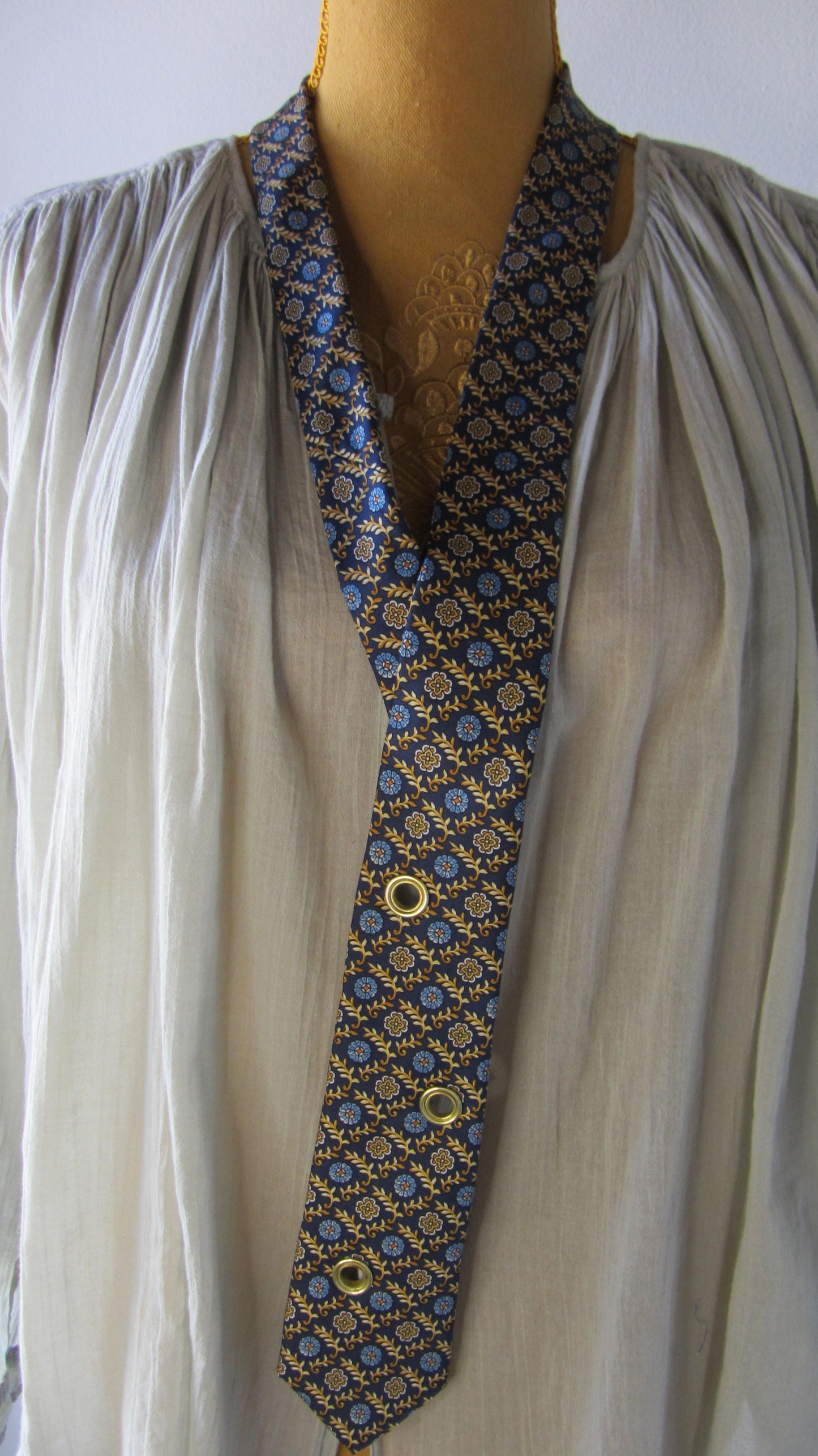 Cravate Bijoux oeillets
