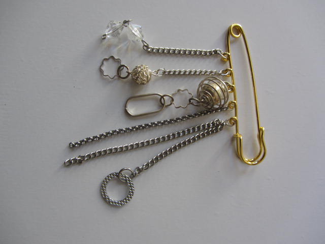 Broche couture L'INDOCILE