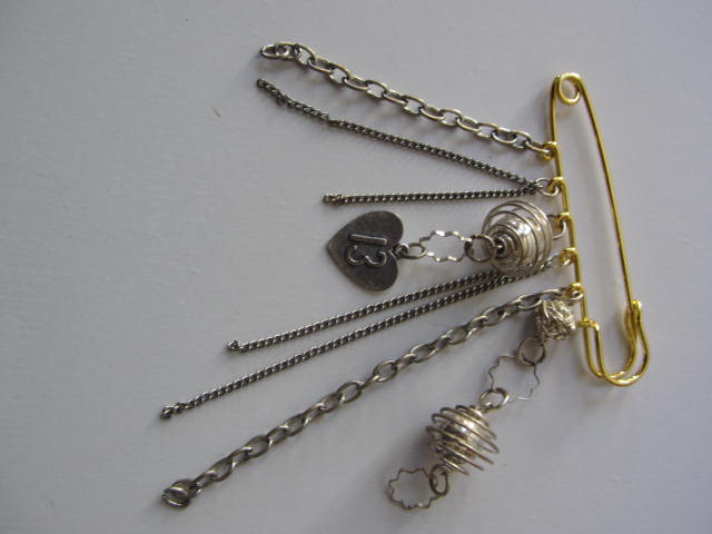 Broche couture L'INDOCILE